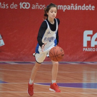 Con 10 puntos de Belén Rojas, Comercio de Alvear ganó en el debut 