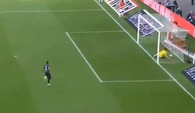 Acá está el gol más insólito del año