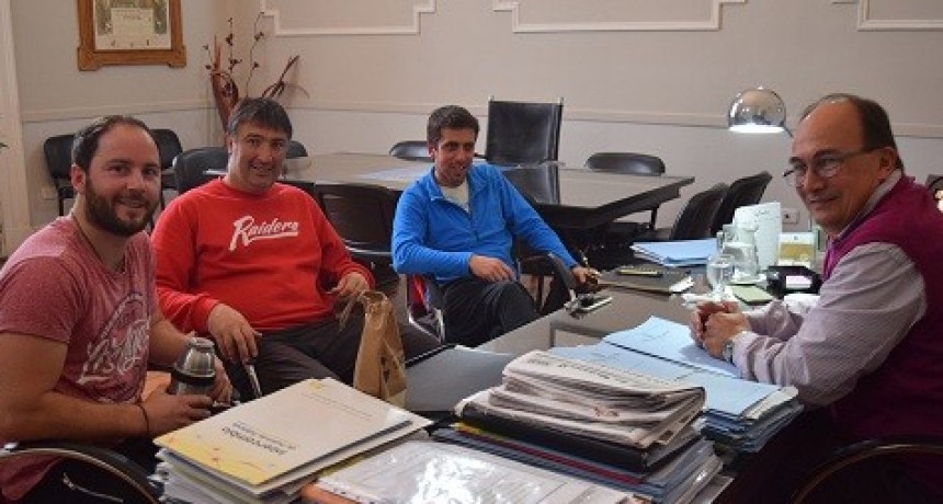 Intendente de Saladillo se reunió con directivos del Club Apeadero