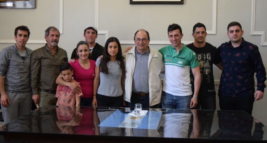 Salomón se reunió con varios deportistas locales