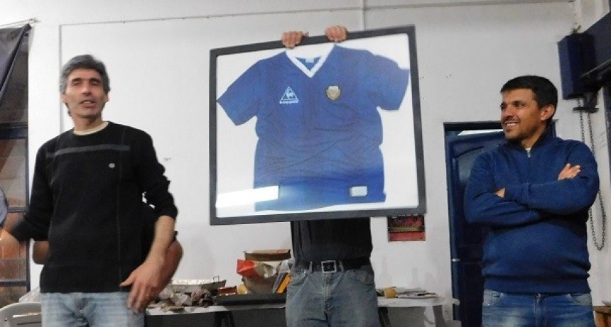 El club Argentino sortea la camiseta del campeón 86