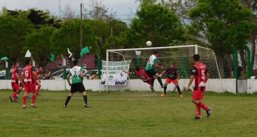 Fútbol: Huracán y Comercio líderes en Primera División 
