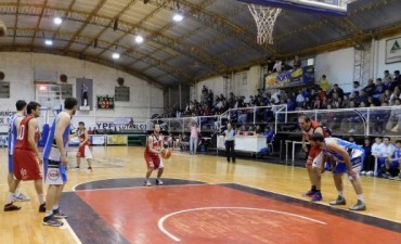 En emotivo y gran partido Ciudad le gan&oacute; a Racing 70 a 67