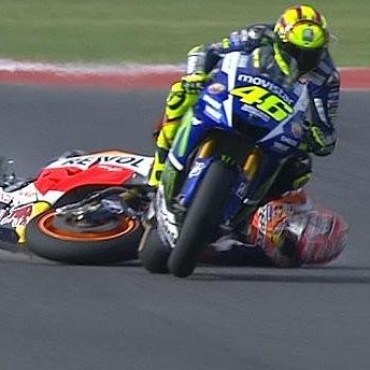 Pedrosa gan&oacute; en Malasia y Rossi fue sancionado