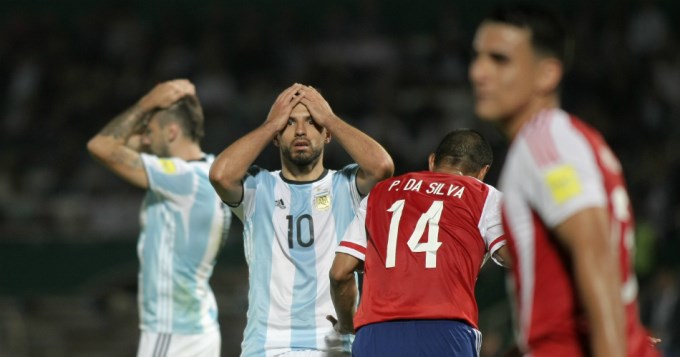 Argentina fue caos, confusión y silbidos ante Paraguay