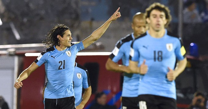La Celeste goleó y mira a todos desde arriba