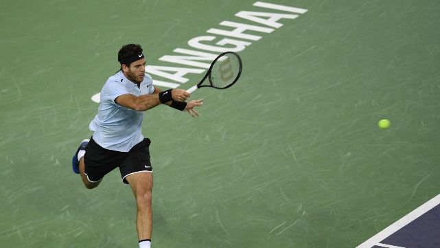 Del Potro guapeó con la muñeca vendada y cayó con Federer