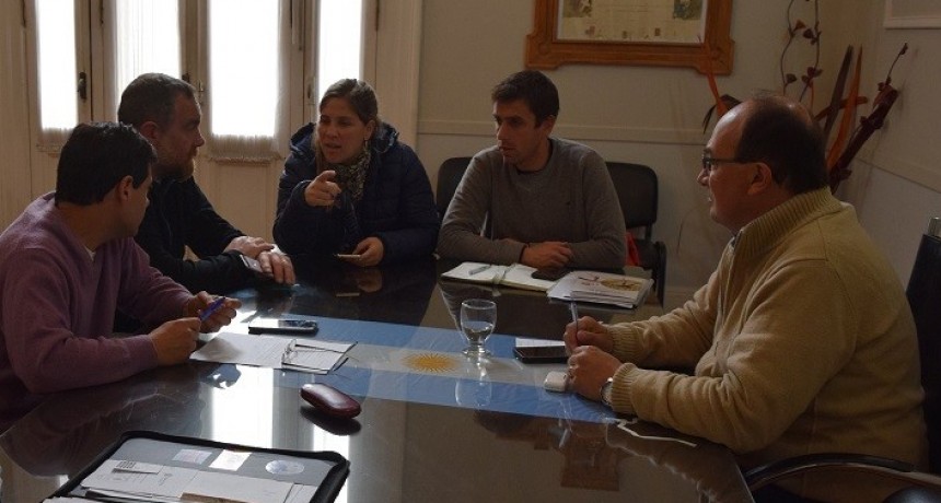 Salomón con directivos del Saladillo Rugby Club