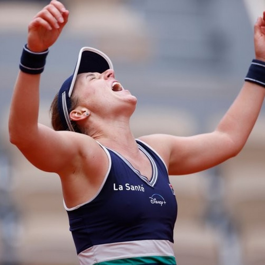 Histórico triunfo de Nadia Podoroska en Roland Garros ante la número 5 del mundo: eliminó a Elina Svitolina y clasificó a las semifinales