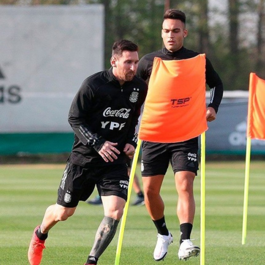 Con dos bajas por lesiones, Argentina entrenó por primera vez con equipo completo