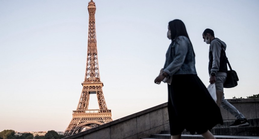 Francia amplía el toque de queda a 46 millones de habitantes