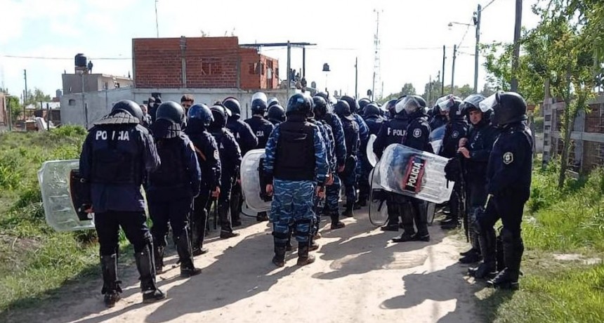 Policía bonaerense desalojó la toma del predio de Guernica