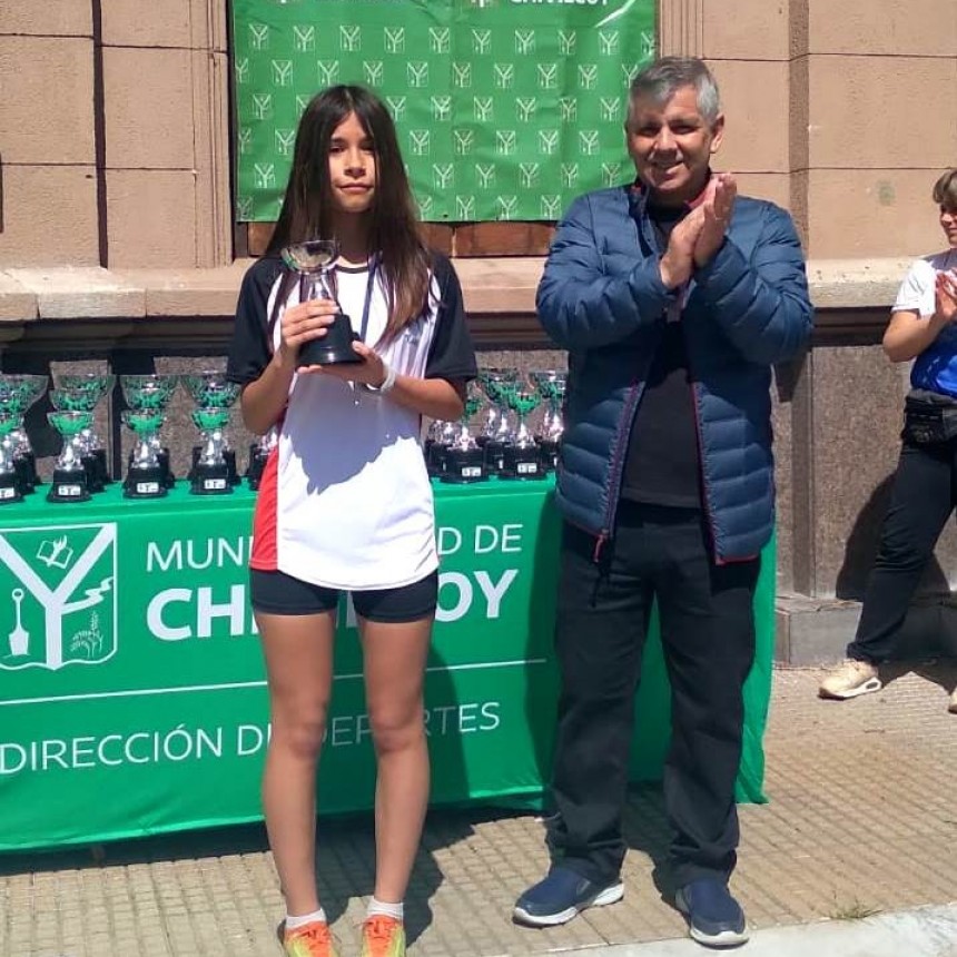 Atletismo: Gran prueba de Fanny Perazzo en el 168° Aniversario de Chivilcoy 