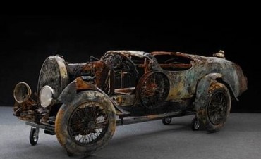 Bugatti rescatada del Lago Maggiore en Suiza