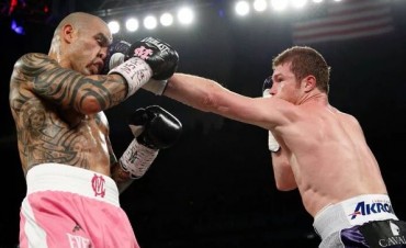 Canelo venci&oacute; a Cotto y se consagr&oacute; en Las Vegas