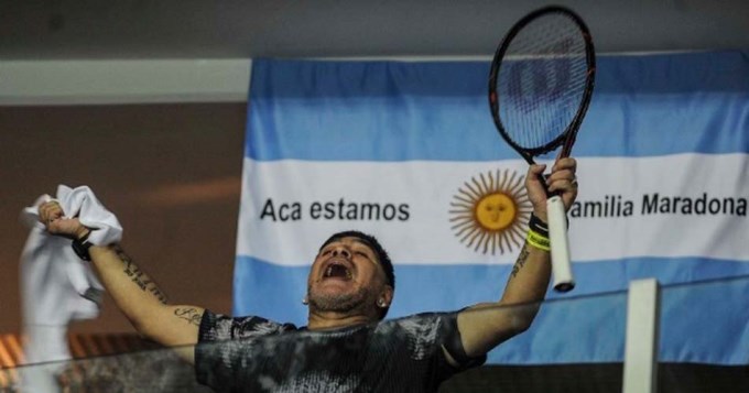 Del Potro le regaló su raqueta a Maradona