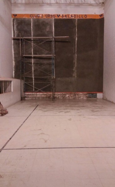 Reparan Frontón en cancha del Club Jacobo Urso