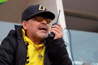 Con Maradona en la platea, Dorados ganó y pasó a semifinales