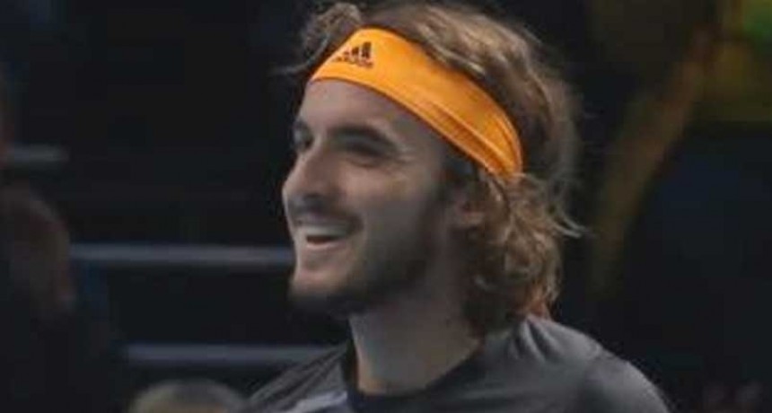 Tsitsipas venció a Federer en Londres