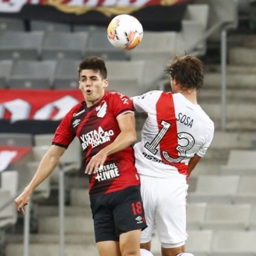 Con la suerte del campeón: River sobre la hora rescató un empate ante Paranaense