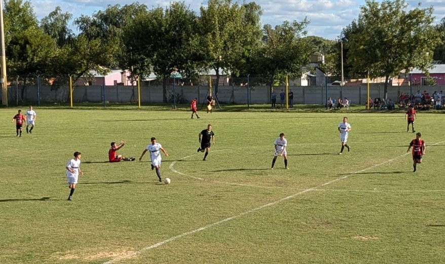 Fútbol: Alvear FC le ganó a La Campana. Hoy se completa la fecha