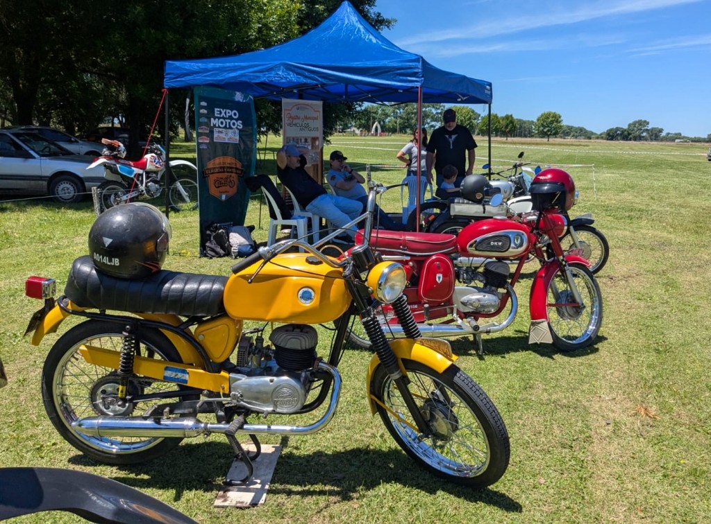 Club de Motos Antiguas de Saladillo en el Aeroclub