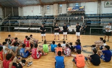 Cuerpo técnico de San Lorenzo de Almagro dicto clínica de Básquet