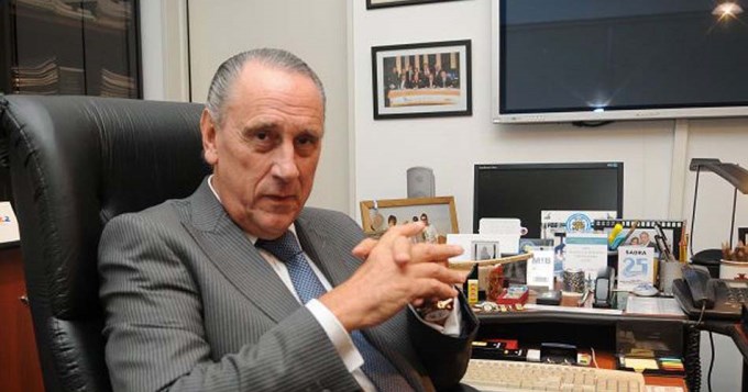 Sindicatos de árbitros quieren parar, pero esperan un 