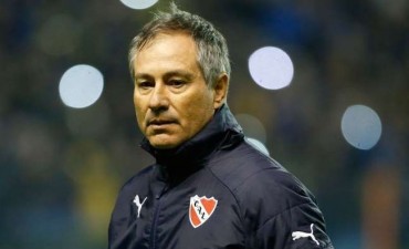 Ariel Holan dejó de ser el entrenador de Independiente